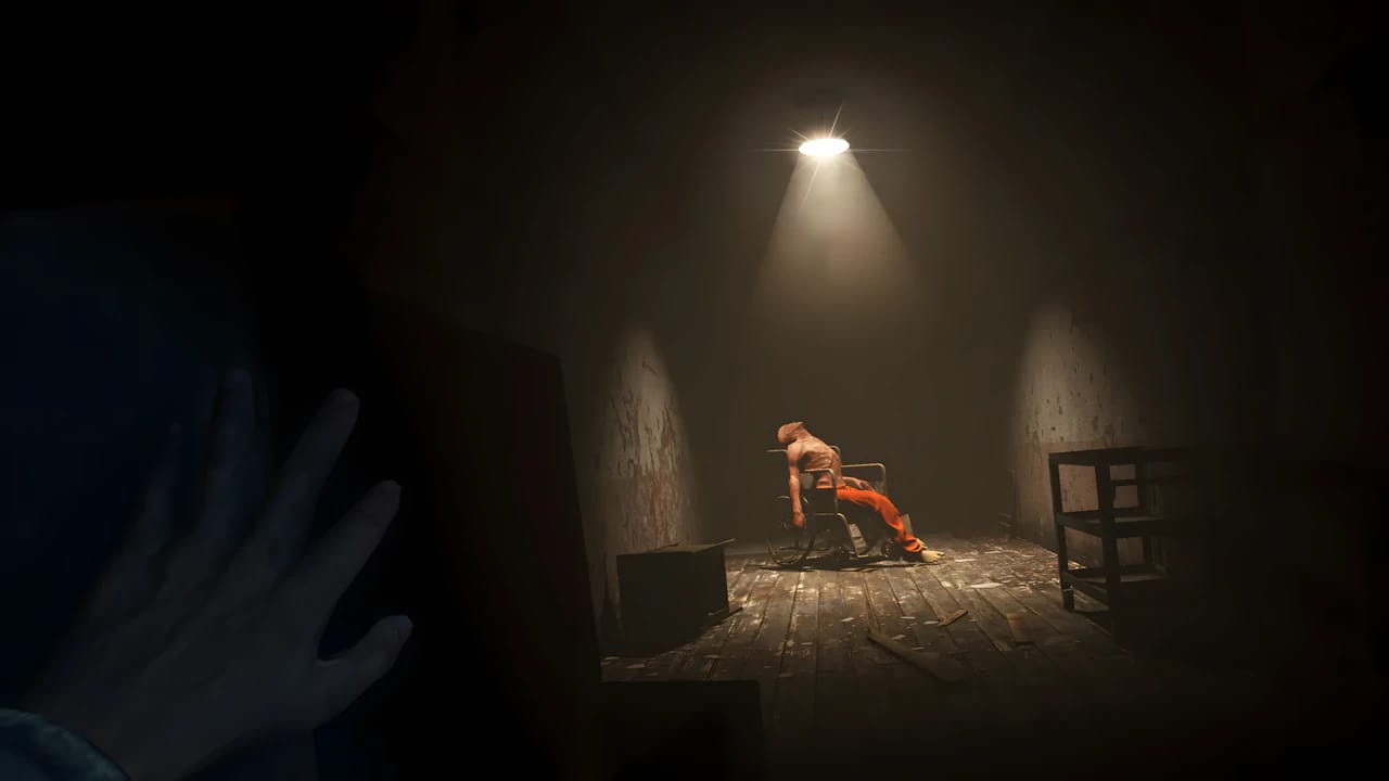 Outlast prisoner in interrogation room chair featuring cinematic horror lighting and high-resolution textures.